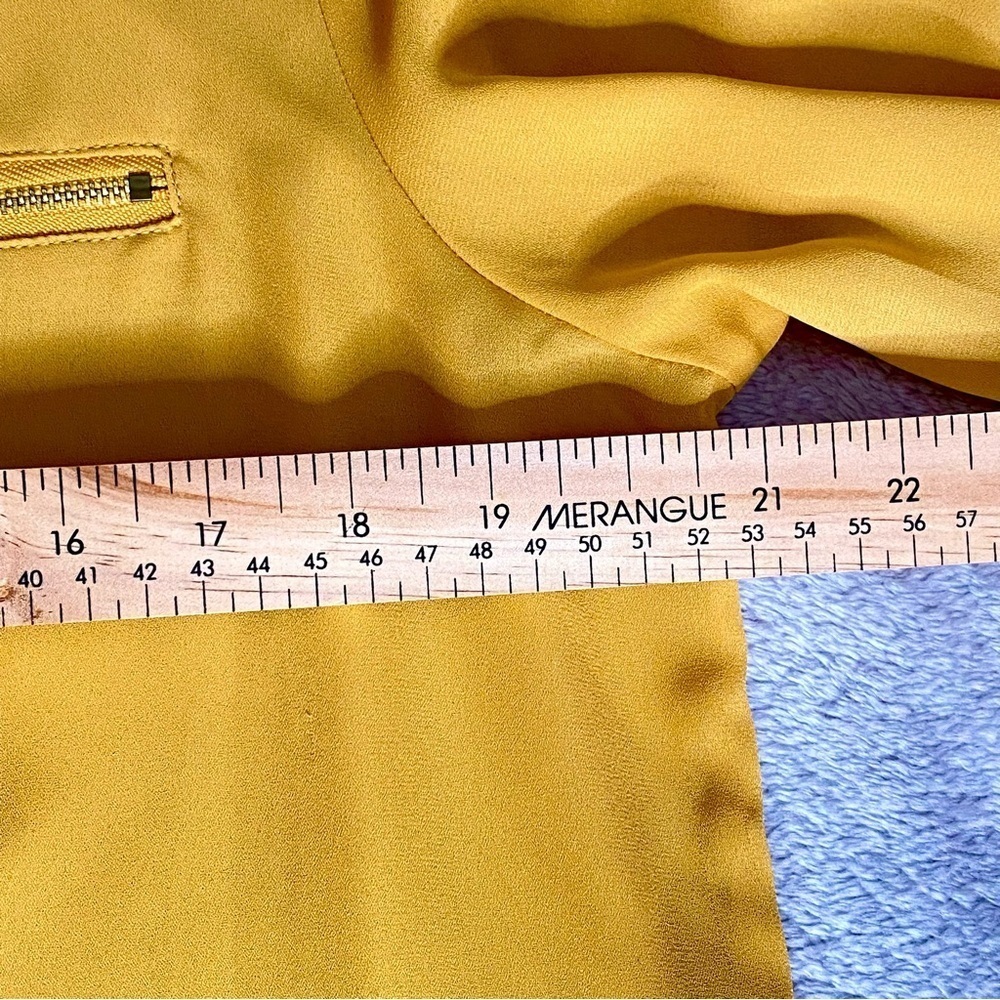 Suzy Shier Long Sleeve Yellow Mustard Size L Polyester Light & Classy Pre-Loved - Picture 13 of 15